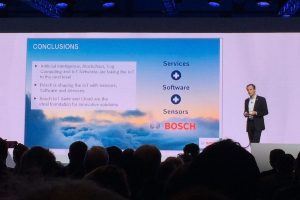 Dr. Volkmar Denner, CEO von Bosch, erläutert die IoT-Strategie seines Unternehmens. Diese besteht aus drei Säulen: Sensoren, Software und Services