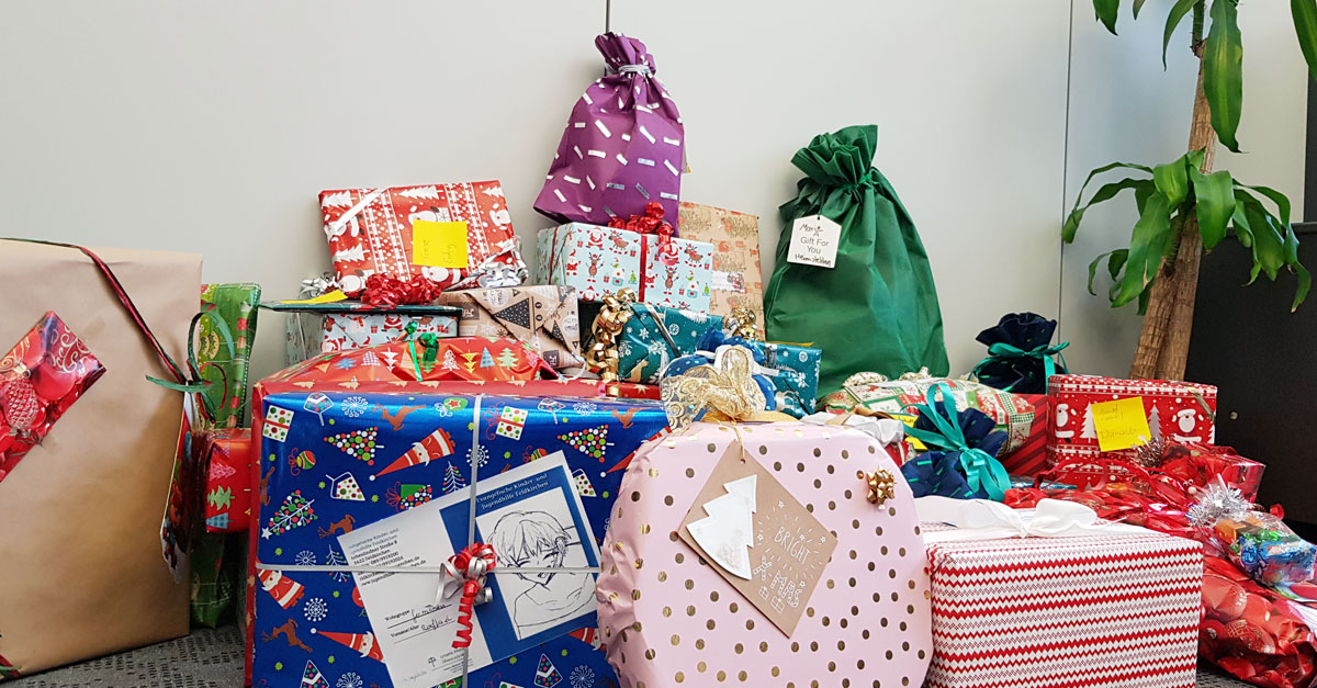Charity Meets Challenge: Bei SupplyOn stapeln sich Geschenke für die Kinder, die sonst nicht ganz so viel zum Lachen haben