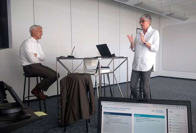 Die beiden Referenten Mario und Regina in Action beim ersten Supplier Community Day