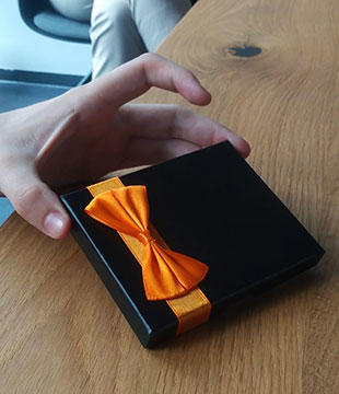 Von einem neuen Schreibtischstuhl bis hin zu Bluetooth-Kopfhörern - die Verwendungszwecke gehen weit auseinander