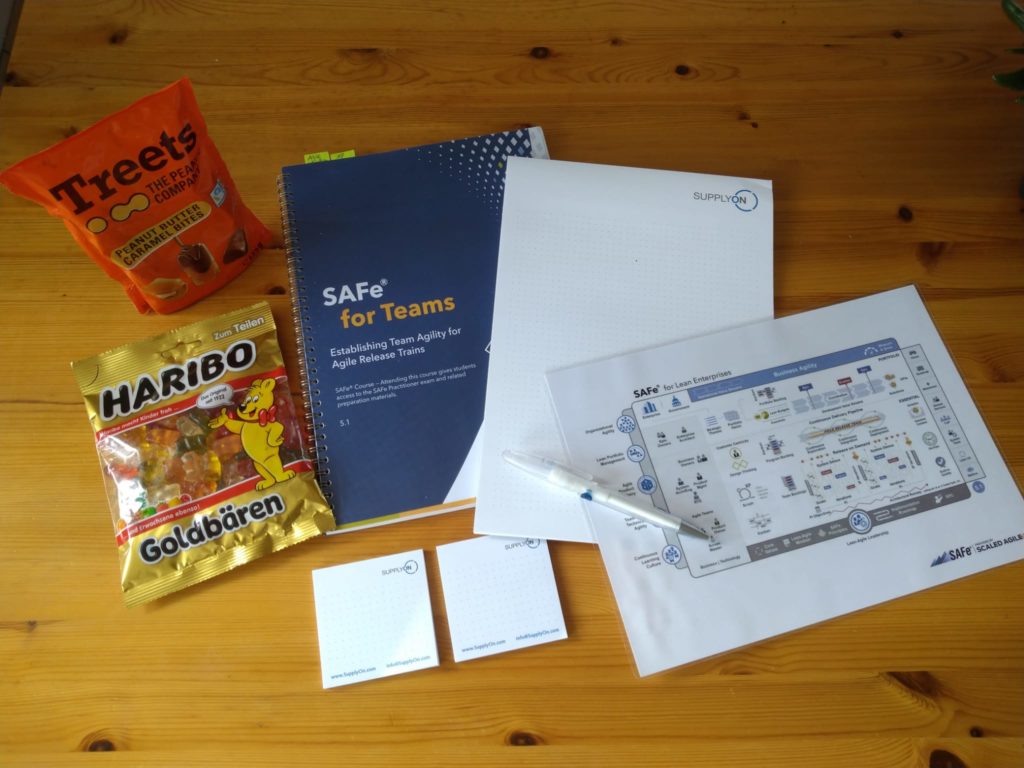 Participants of the SAFe training receive training materials and snacks in advance so that they are well prepared when they start exploring the “Scaled Agile Framework”