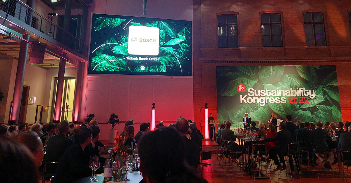 On October 20 and 21, 2022, the Who's Who of German Business gathered in Berlin to discuss solutions for more sustainability (pictured: award ceremony for Bosch)