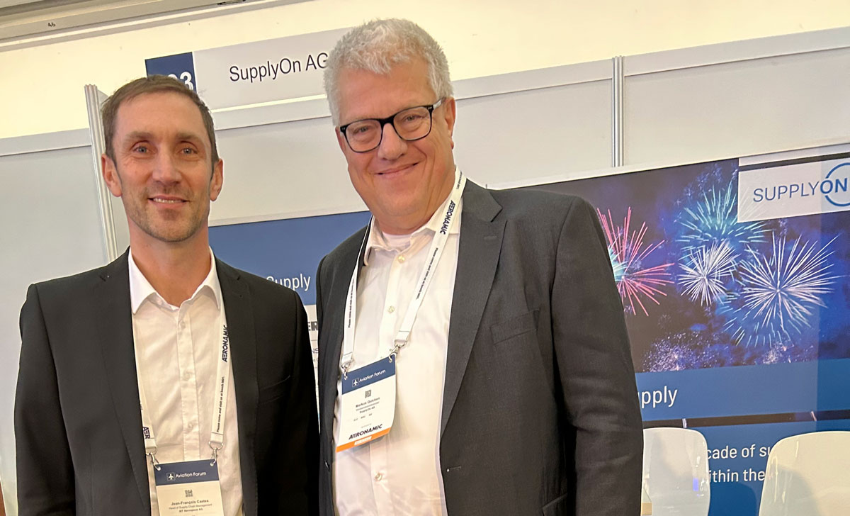 AirSupply Neukunde MT Aerospace wurde am SupplyOn Stand herzlich willkommen geheißen (links: Jean-François Castex, Senior Vice President Procurement & Supply Chain Management; rechts: Markus Quicken, CEO SupplyOn)